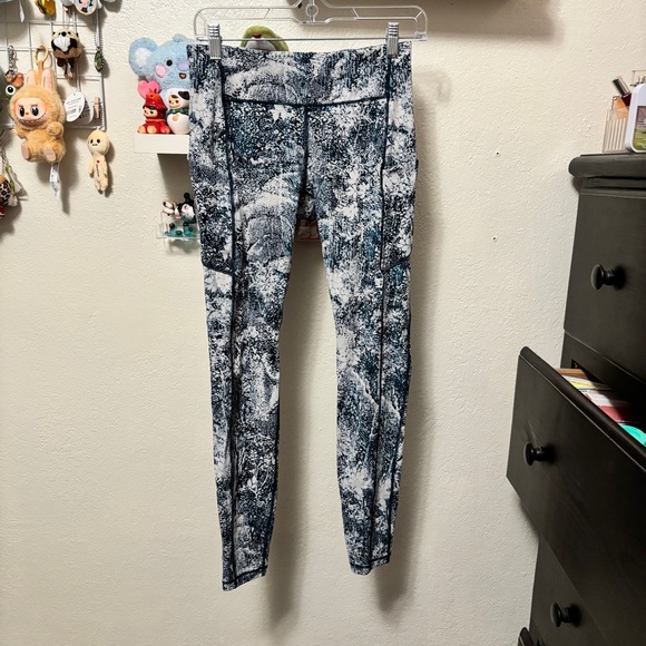 Lululemon Speed Up Tight *Full-On Luxtreme 28"
Wildwood Multi Size 6 - Picture 3 of 11